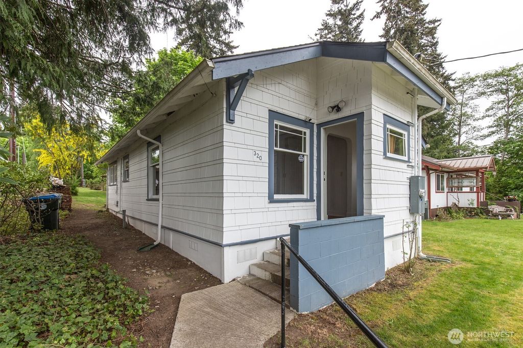 Photo of 320 W 15th Street, Port Angeles, WA 98362 (MLS # 2521751)