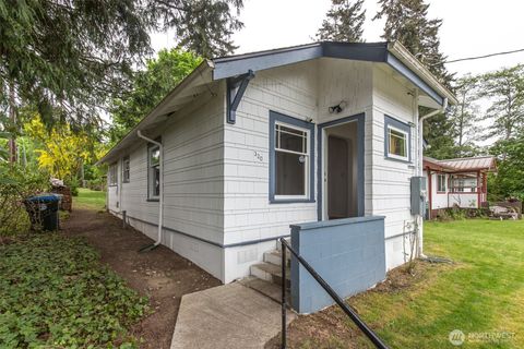Photo of 320 W 15th Street, Port Angeles, WA 98362 (MLS # 2521751)