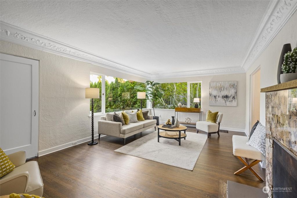 Photo of 2616 1st Avenue N, Seattle, WA 98109 (MLS # 2172928)