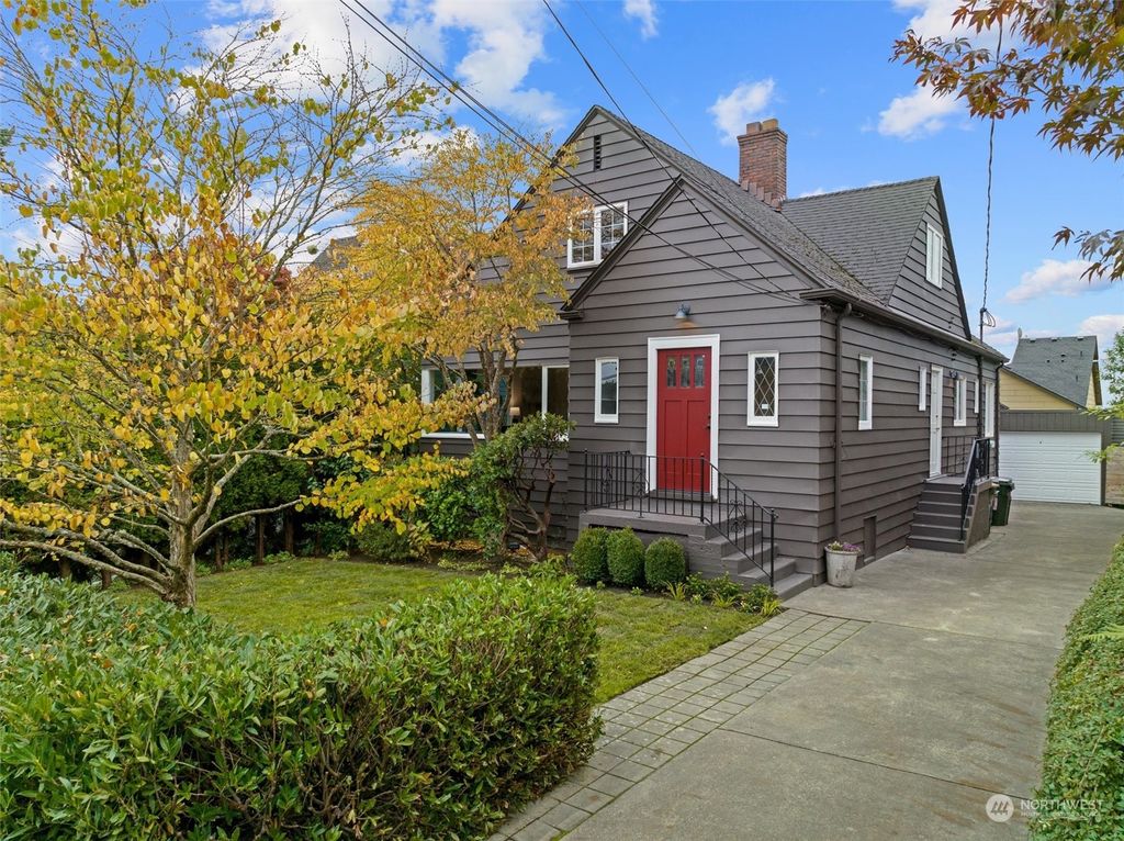 Photo of 2616 1st Avenue N, Seattle, WA 98109 (MLS # 2172928)