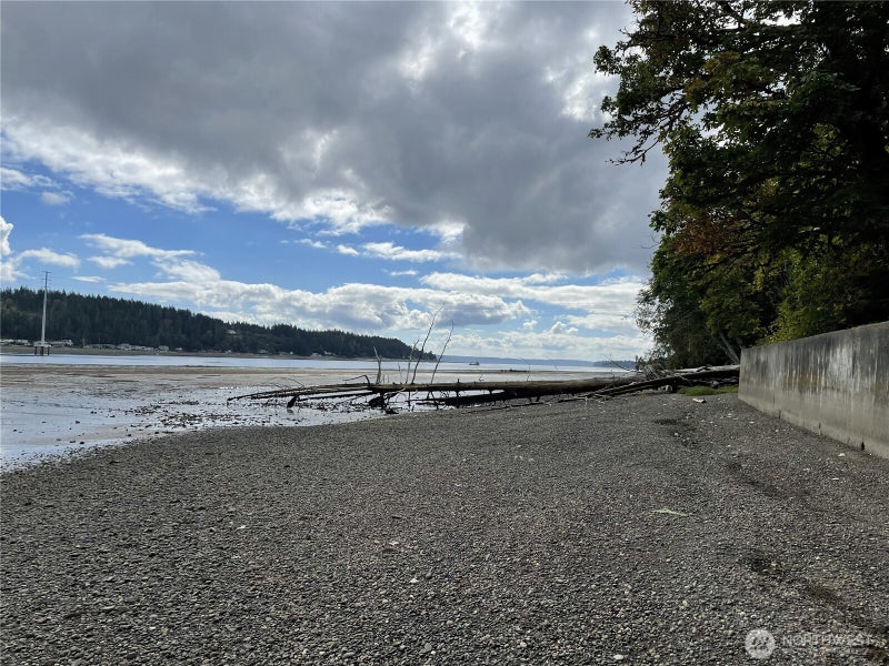 560 E North Bay Road