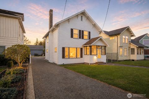 Photo of 620 6th Street, Hoquiam, WA 98550 (MLS # 2480562)