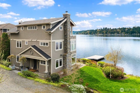 Photo of 2033 E Lake Sammamish Parkway NE, Sammamish, WA 98074 (MLS # 2525199)
