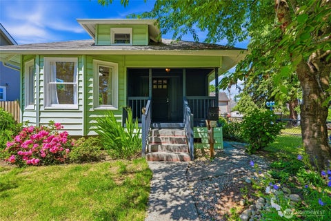Photo of 2312 Baker Avenue, Everett, WA 98201 (MLS # 2545038)