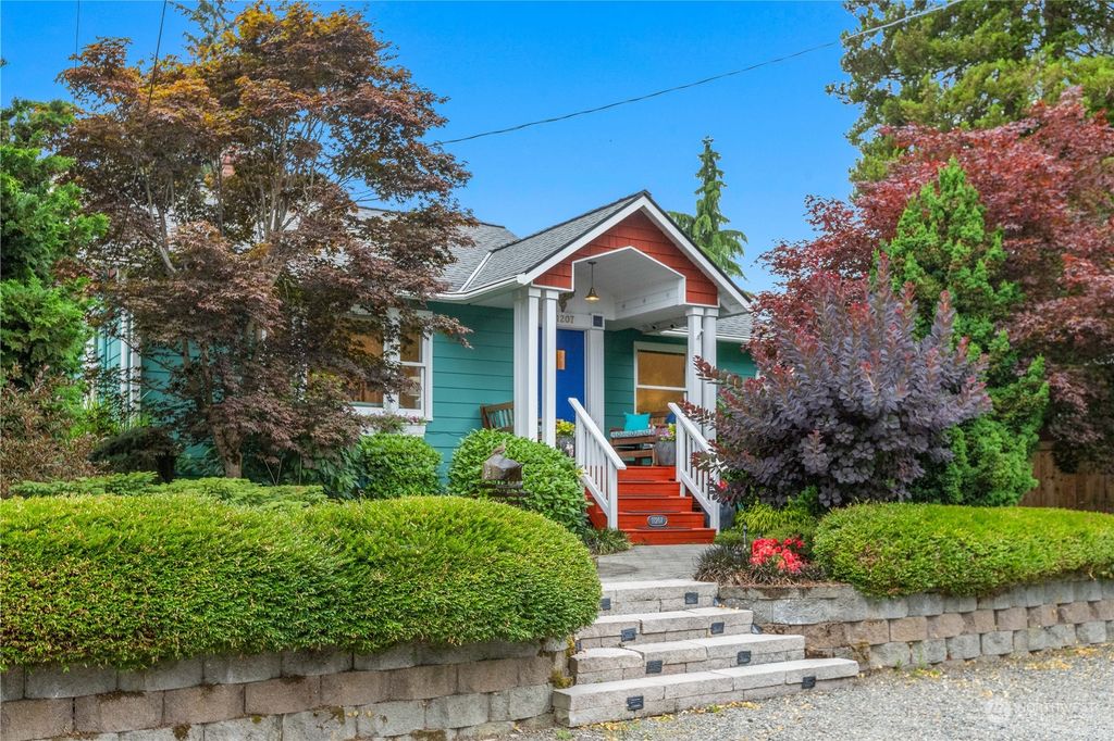 Photo of 11207 Fremont Avenue N, Seattle, WA 98133 (MLS # 2267651)