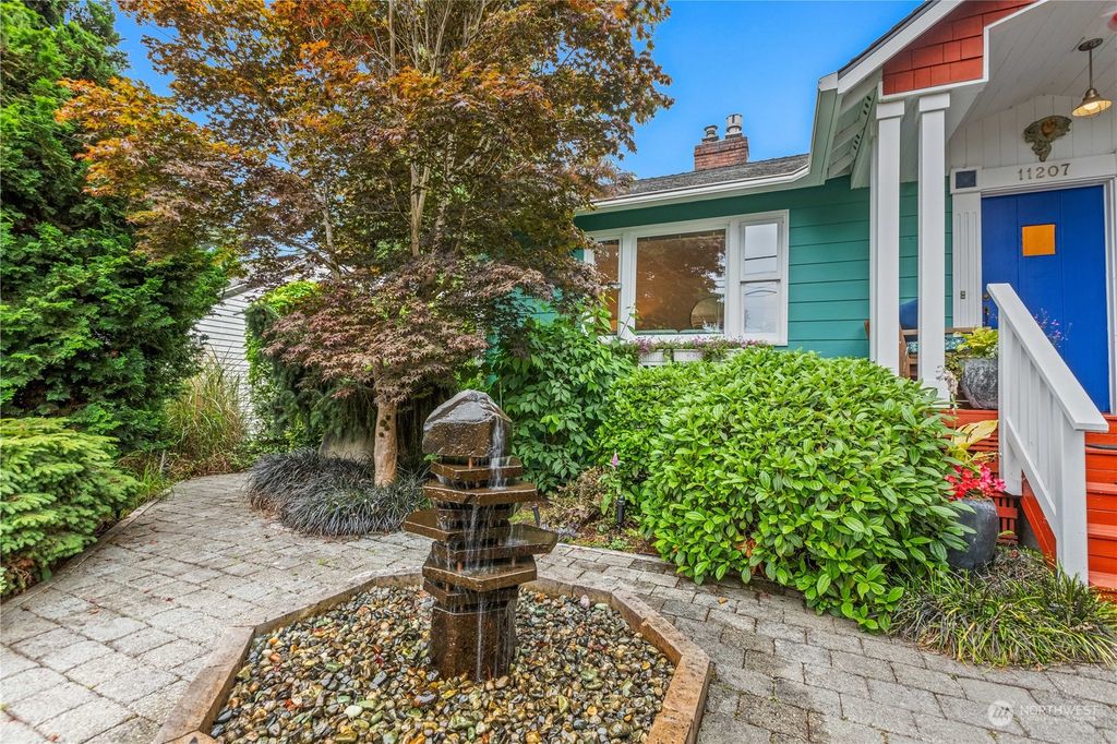 Photo of 11207 Fremont Avenue N, Seattle, WA 98133 (MLS # 2267651)