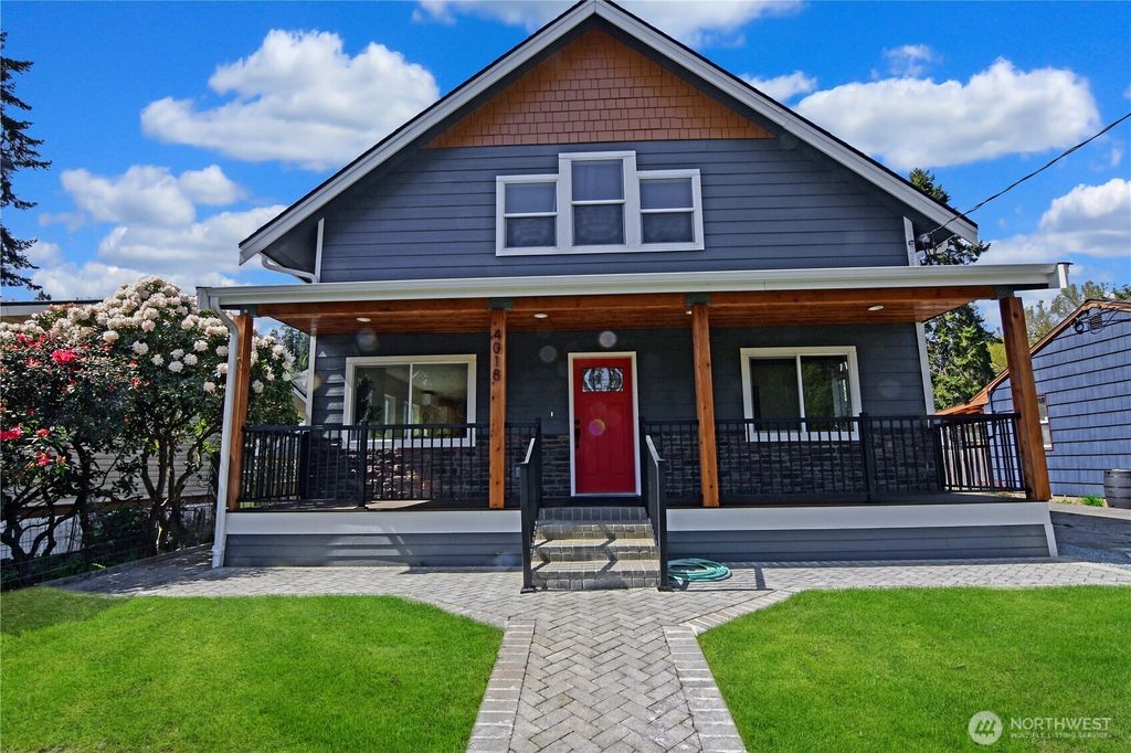 Photo of 4018 Grand Avenue, Everett, WA 98201 (MLS # 2356081)