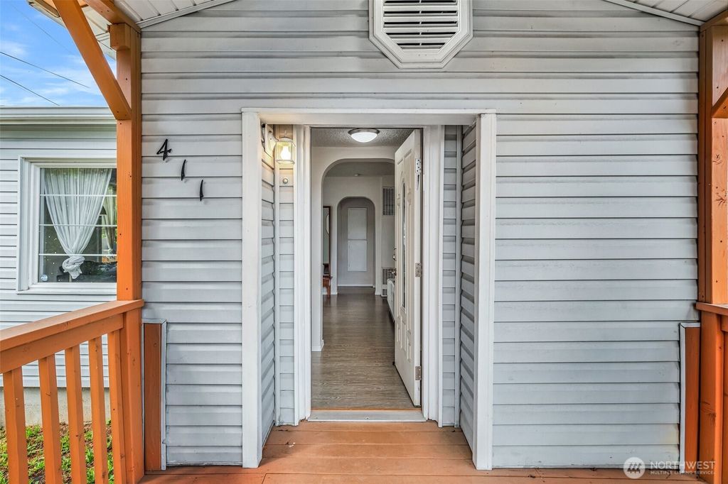 Photo of 411 7th Street SE, Auburn, WA 98002 (MLS # 2505196)