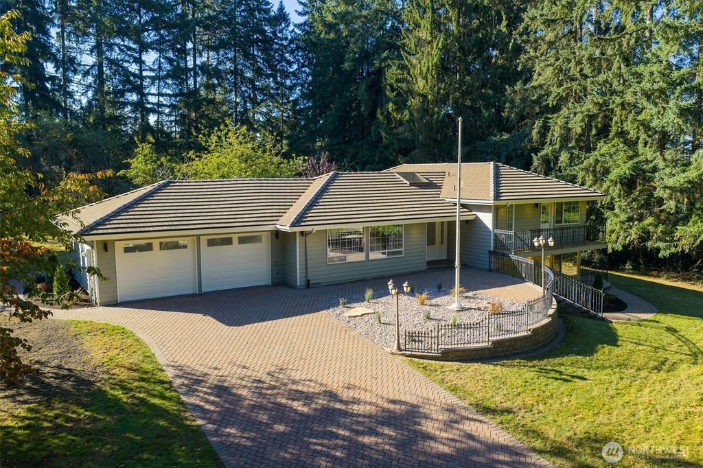 Photo of 1622 175th Street SW, Lynnwood, WA 98037 (MLS # 2445201)