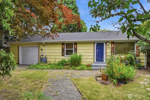 Photo of 3720 SW 100th Street, Seattle, WA 98146 (MLS # 2561971)