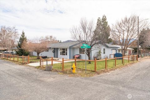 Photo of 902 Ivy Avenue, Cashmere, WA 98815 (MLS # 2480173)