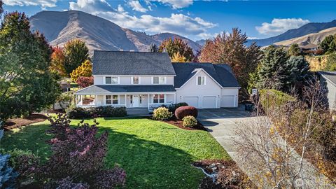Photo of 624 Meadows Drive, Wenatchee, WA 98801 (MLS # 2440821)