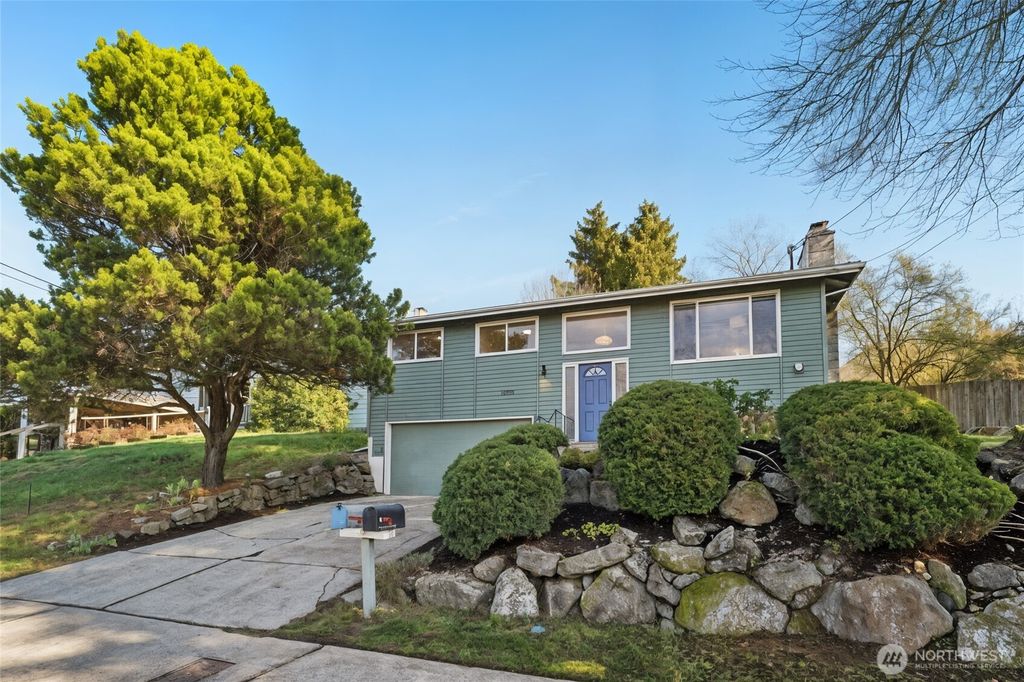 Photo of 6732 14th Avenue SW, Seattle, WA 98106 (MLS # 2477527)