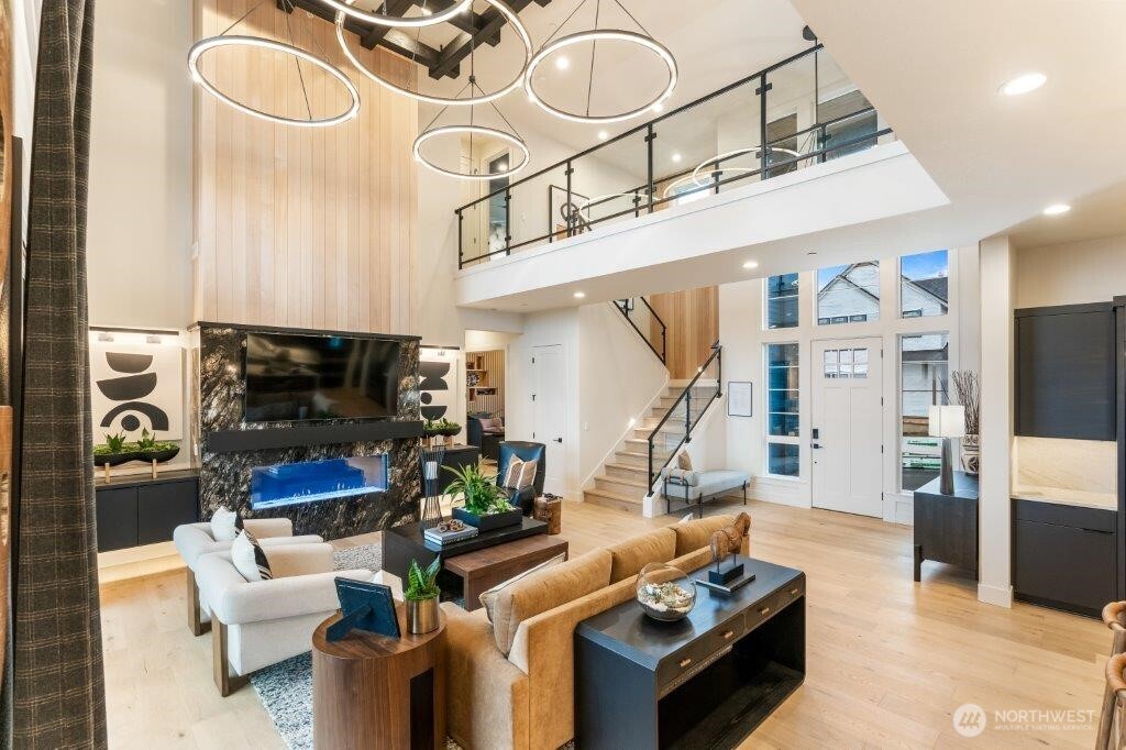 305 W Fir Loop