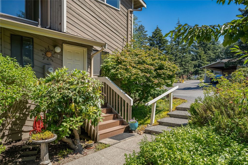 Photo of 1800 Grant Avenue S #D-5, Renton, WA 98055 (MLS # 2262629)