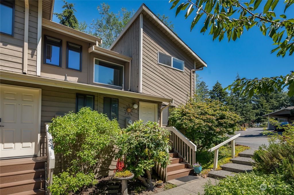 Photo of 1800 Grant Avenue S #D-5, Renton, WA 98055 (MLS # 2262629)
