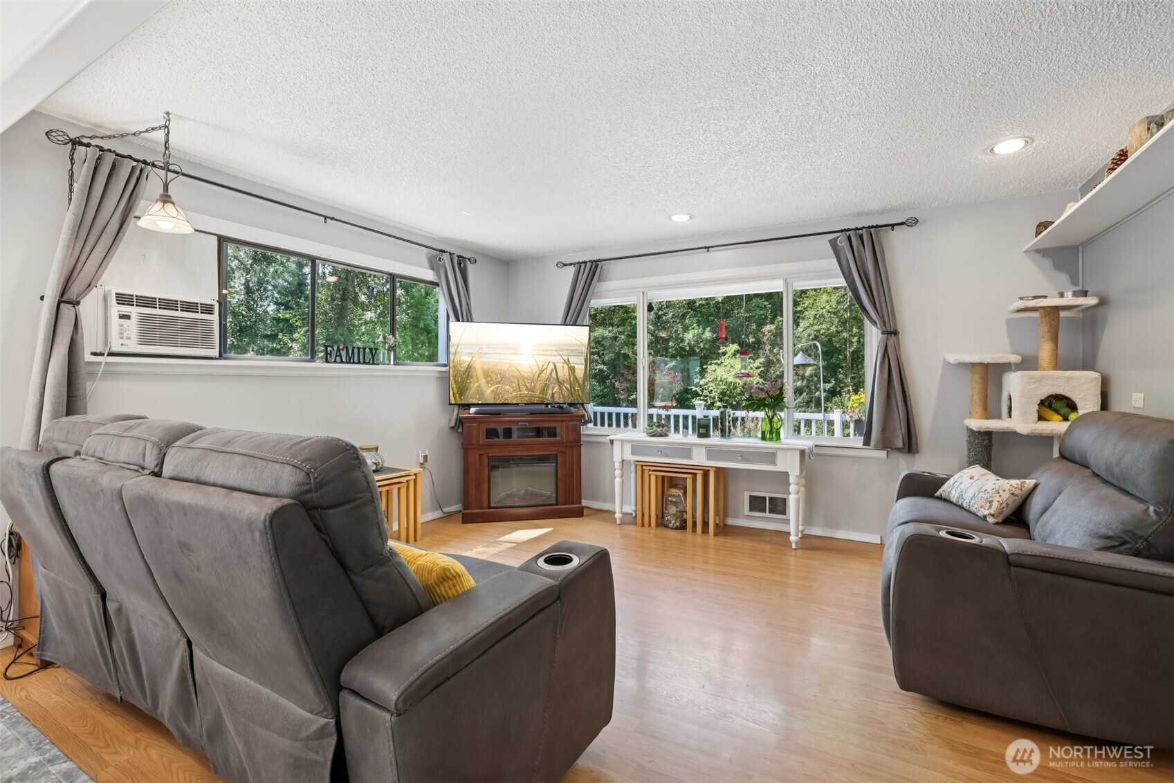 17209 W Riverside Drive