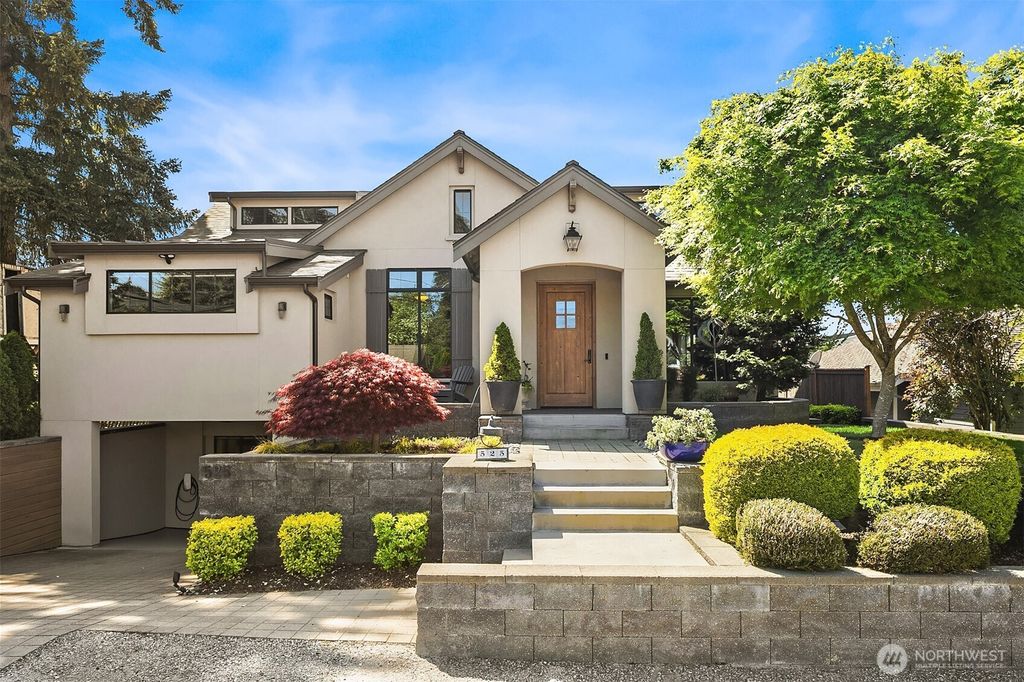 Photo of 525 16th Avenue W, Kirkland, WA 98033 (MLS # 2509219)