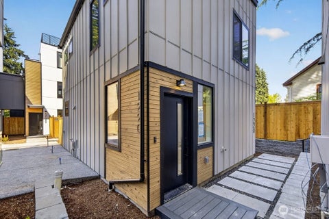 Photo of 1220 NE 100th Street, Seattle, WA 98125 (MLS # 2578293)