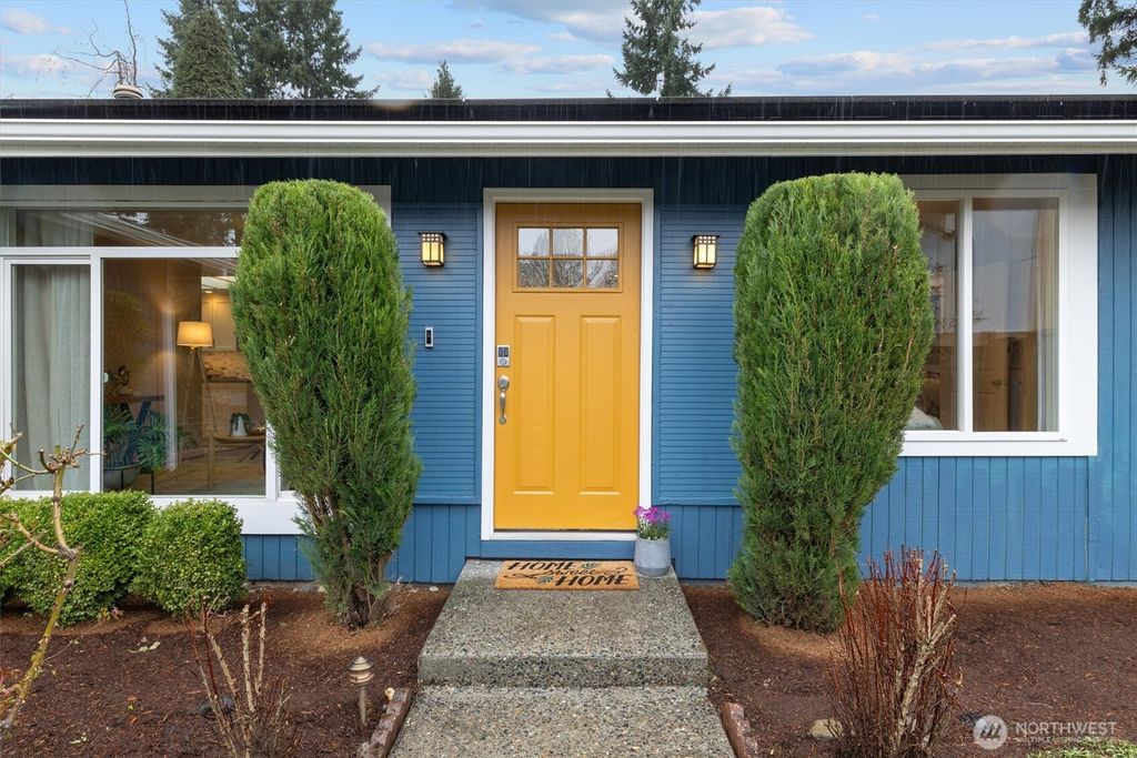 Photo of 10932 156th Court NE, Redmond, WA 98052 (MLS # 2490993)