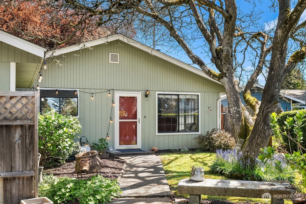 Photo of 516 Hubbard Road, Lynnwood, WA 98036 (MLS # 2360170)