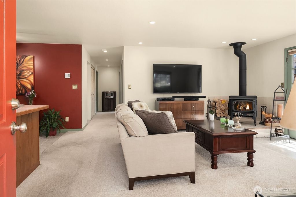 Photo of 516 Hubbard Road, Lynnwood, WA 98036 (MLS # 2360170)