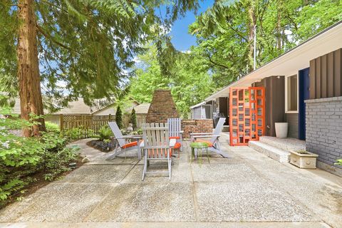 Photo of 19563 38th Avenue NE, Lake Forest Park, WA 98155 (MLS # 2522891)