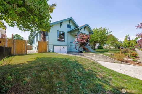 Photo of 1726 Baker Avenue, Everett, WA 98201 (MLS # 2392298)