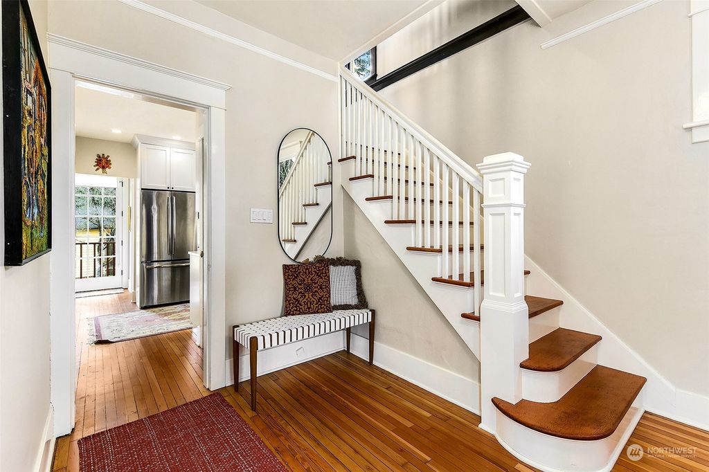 Photo of 6129 Brooklyn Avenue NE, Seattle, WA 98115 (MLS # 2049458)