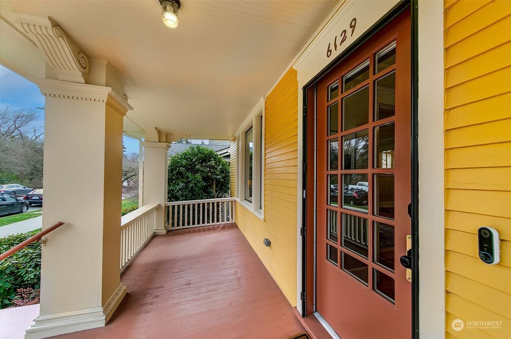 Photo of 6129 Brooklyn Avenue NE, Seattle, WA 98115 (MLS # 2049458)