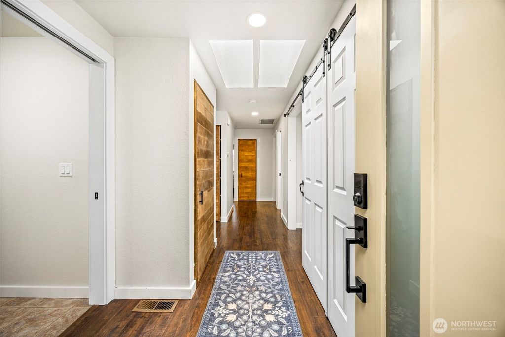 Photo of 13315 NE 137th Place, Kirkland, WA 98034 (MLS # 2498213)