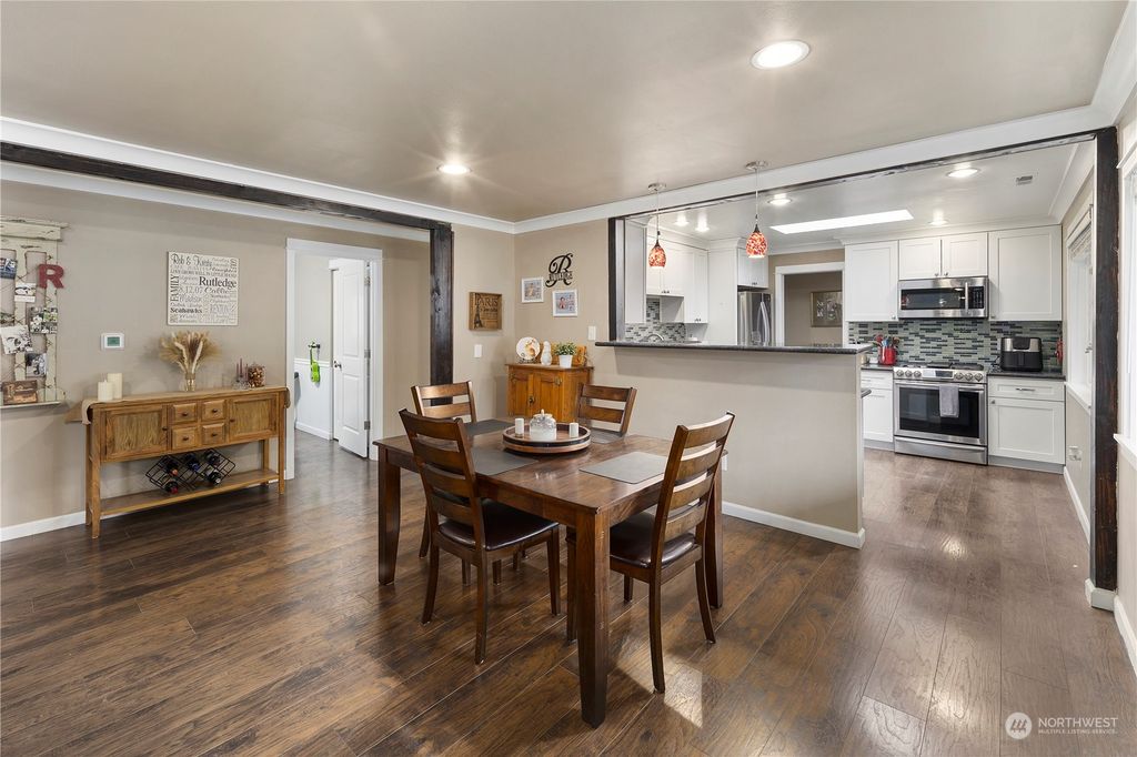 Photo of 17606 SE 121st Place, Renton, WA 98059 (MLS # 2047312)