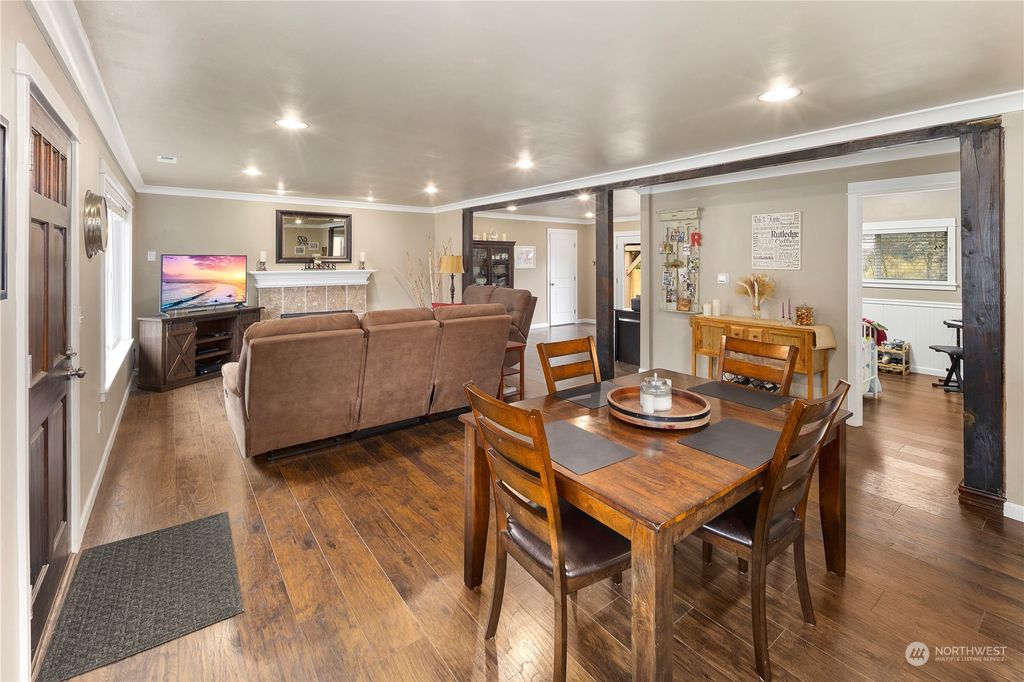 Photo of 17606 SE 121st Place, Renton, WA 98059 (MLS # 2047312)