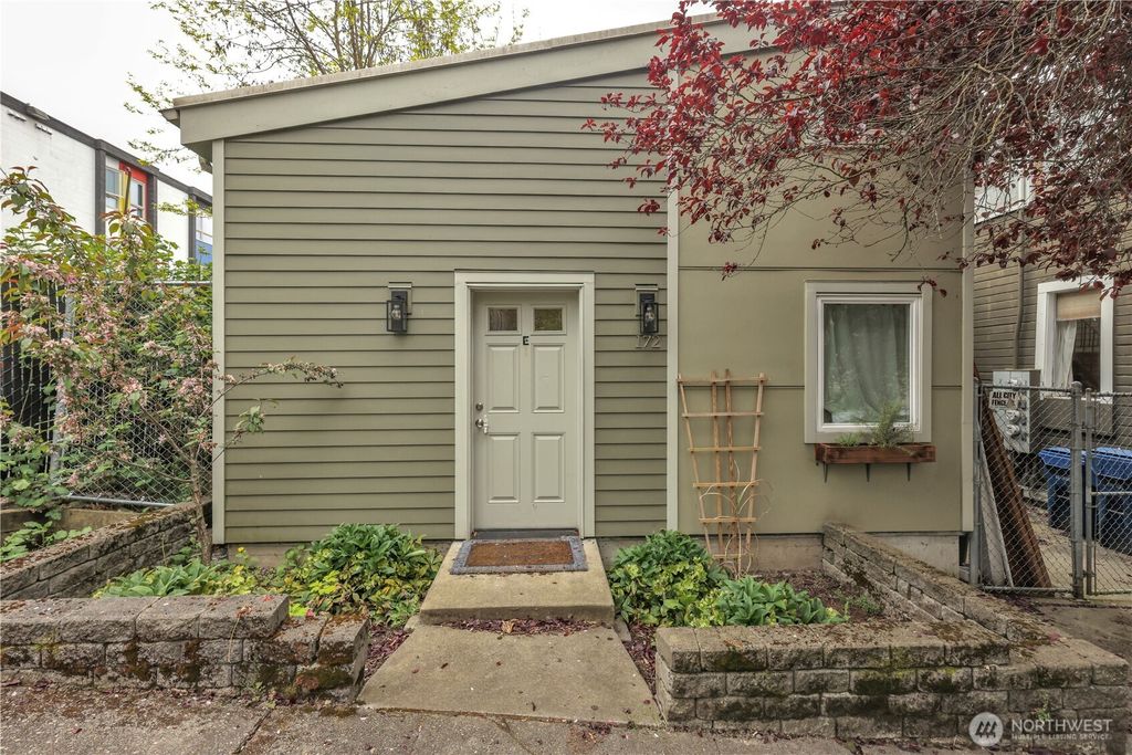 Photo of 172 16th Avenue, Seattle, WA 98122 (MLS # 2514777)