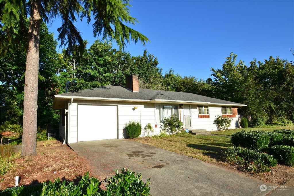 Photo of 21837 7th Avenue S, Des Moines, WA 98198 (MLS # 2151208)