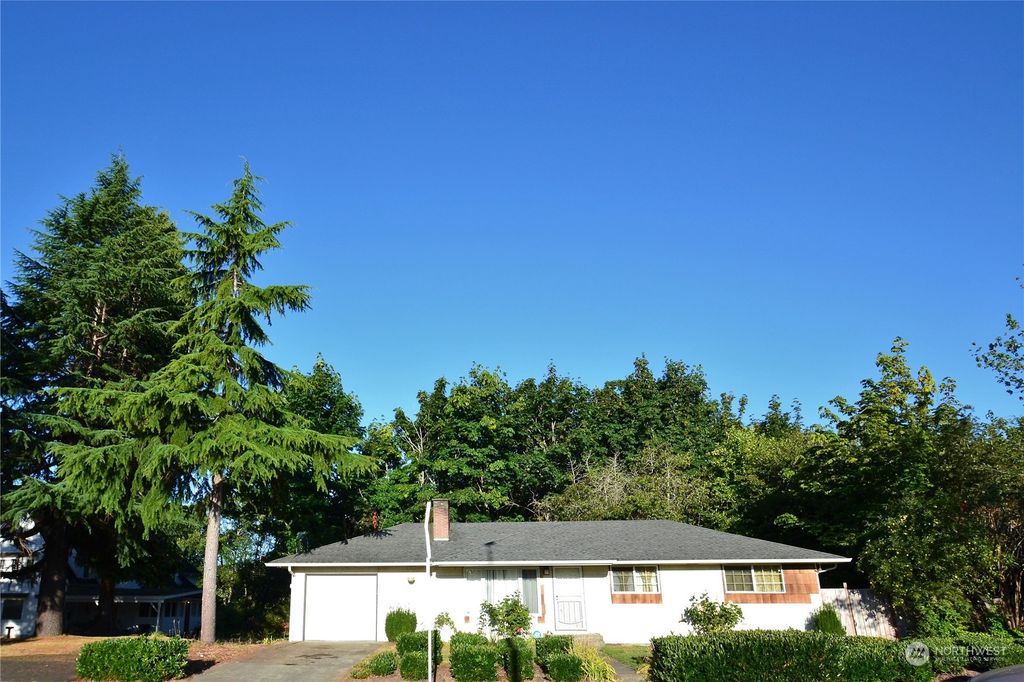 Photo of 21837 7th Avenue S, Des Moines, WA 98198 (MLS # 2151208)