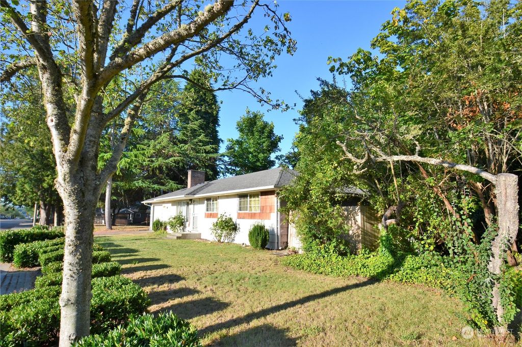 Photo of 21837 7th Avenue S, Des Moines, WA 98198 (MLS # 2151208)