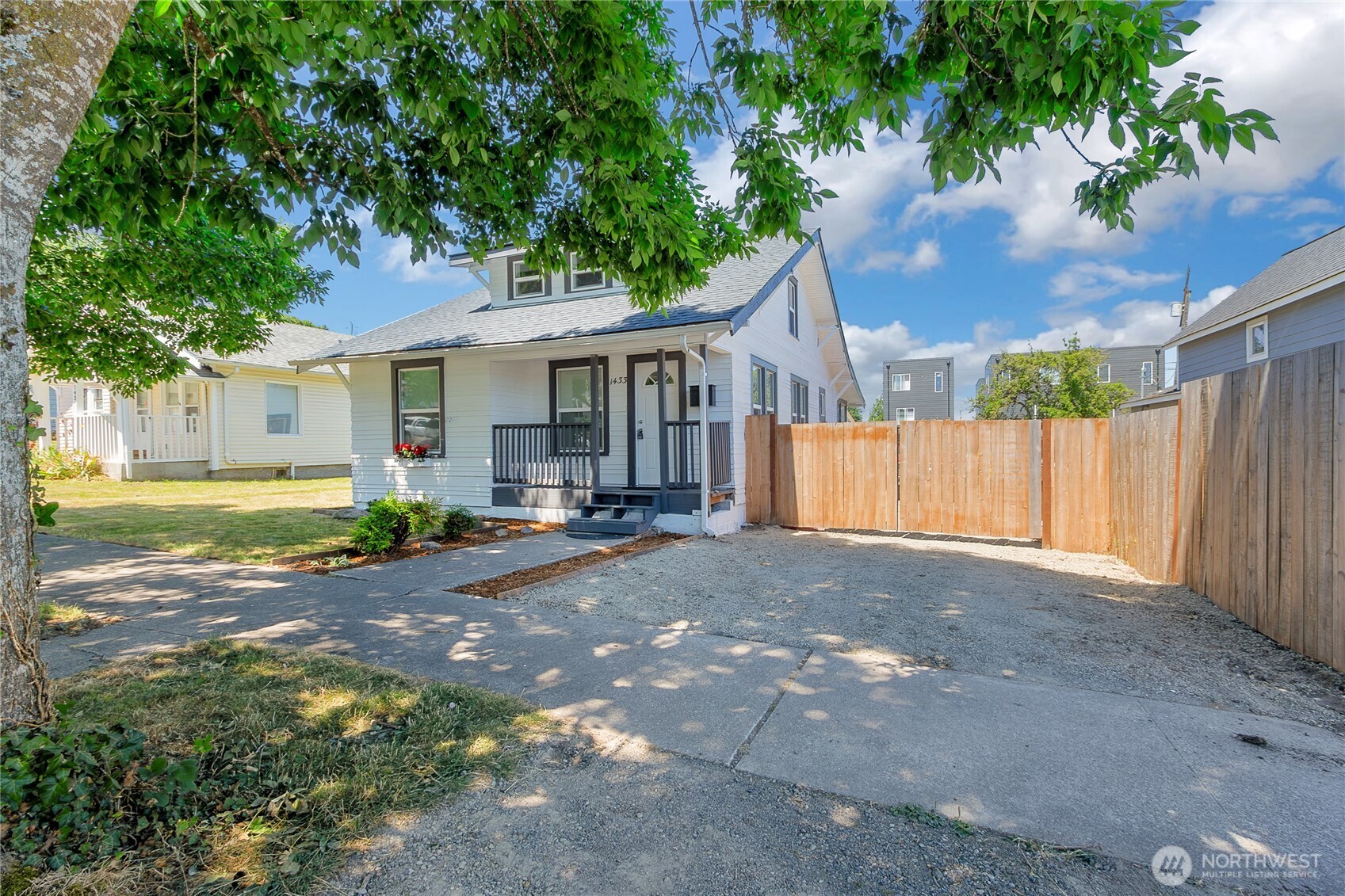 1433 E 32nd Street