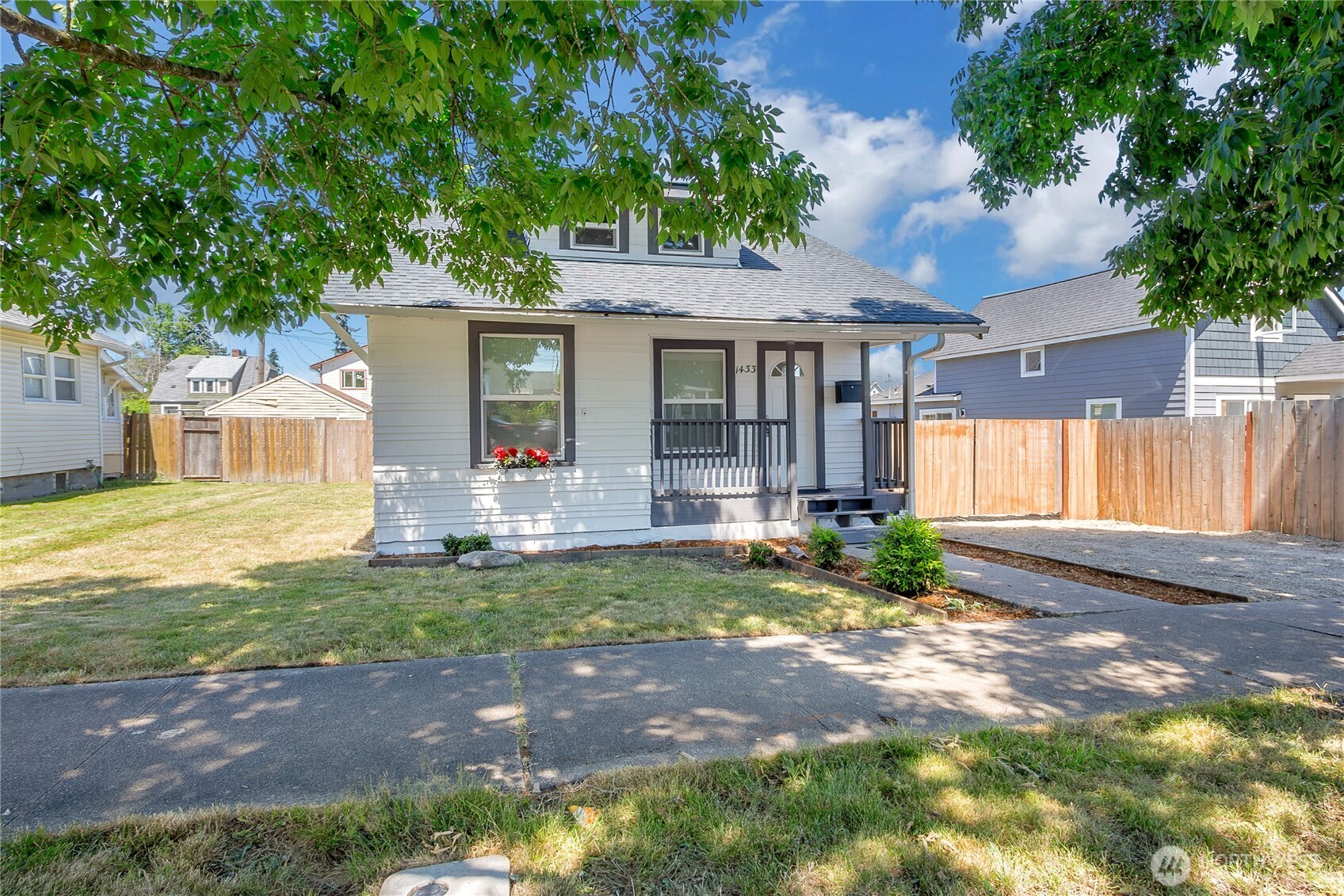 1433 E 32nd Street