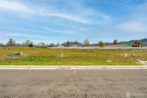 Photo of 2011 Henderson Way, Longview, WA 98632 (MLS # 2460101)