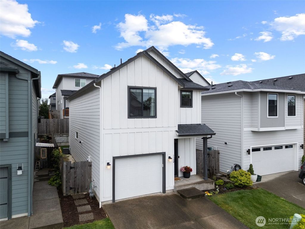 Photo of 1124 N Fairhope Place, Ridgefield, WA 98642 (MLS # 2523319)