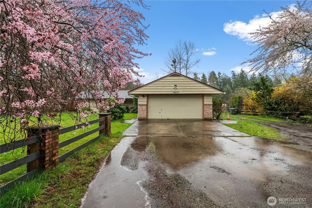 Photo of 16507 122nd Avenue E, Puyallup, WA 98374 (MLS # 2497875)