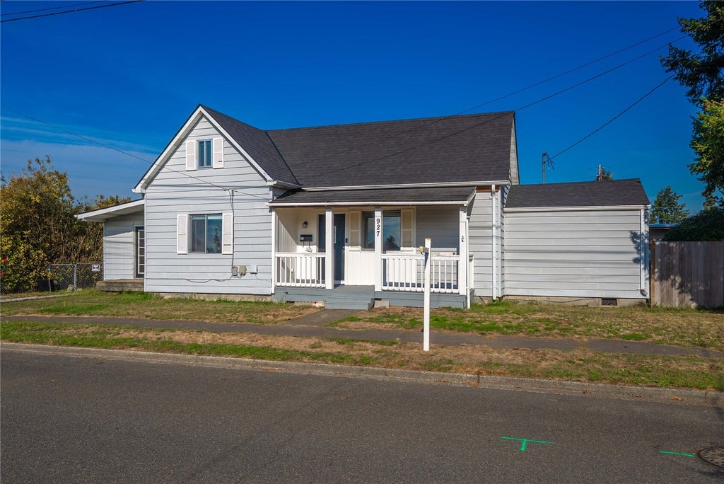 Photo of 927 3rd Avenue NW, Puyallup, WA 98371 (MLS # 2596999)