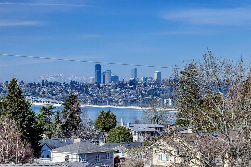 Photo of 3036 67th Avenue SE, Mercer Island, WA 98040 (MLS # 2537600)