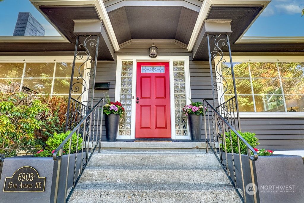 Photo of 6903 15th Avenue NE, Seattle, WA 98115 (MLS # 2064127)