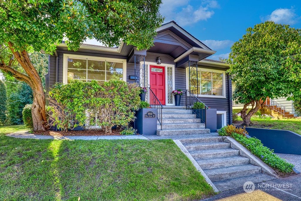 Photo of 6903 15th Avenue NE, Seattle, WA 98115 (MLS # 2064127)