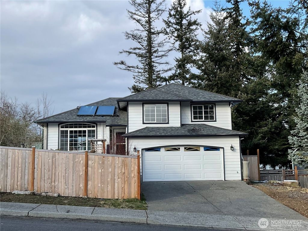 Photo of 103 73rd Street SW, Everett, WA 98203 (MLS # 2334231)