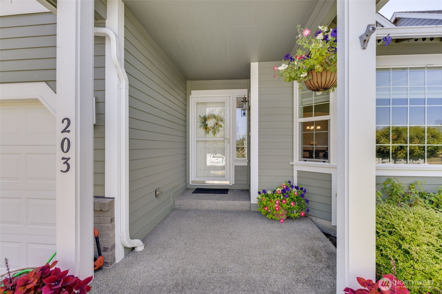 203 Robin Street SW