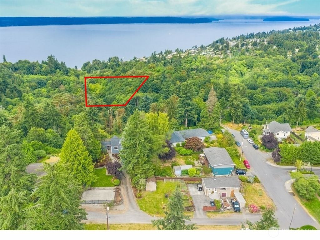Photo of 1517 SW 124th Street, Burien, WA 98146 (MLS # 2430204)
