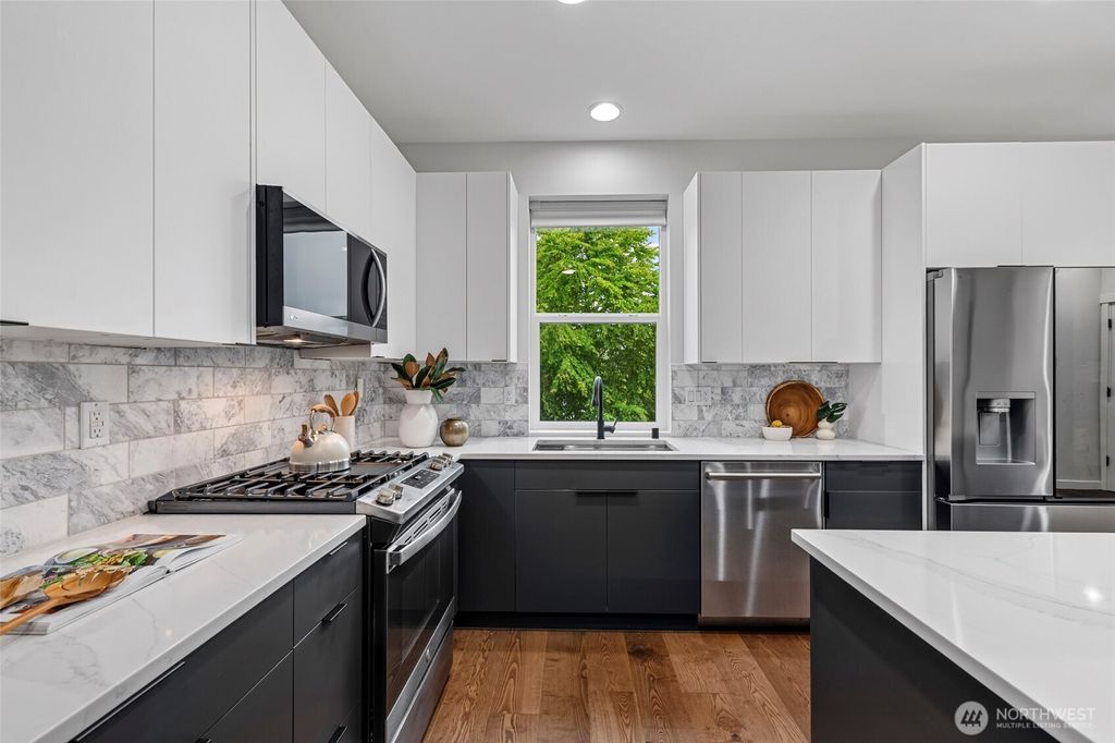 Photo of 14590 36th Avenue NE, Lake Forest Park, WA 98155 (MLS # 2536619)